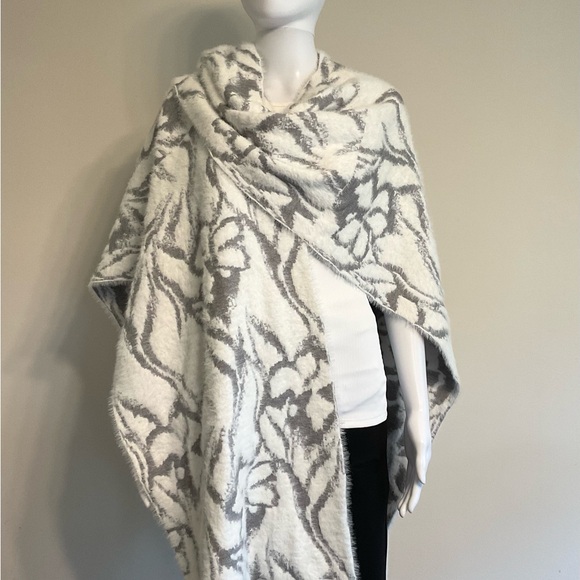 White House Black Market Sweater Ruana~Gray & White~One Size Fits Most~NWOT! - Picture 6 of 11